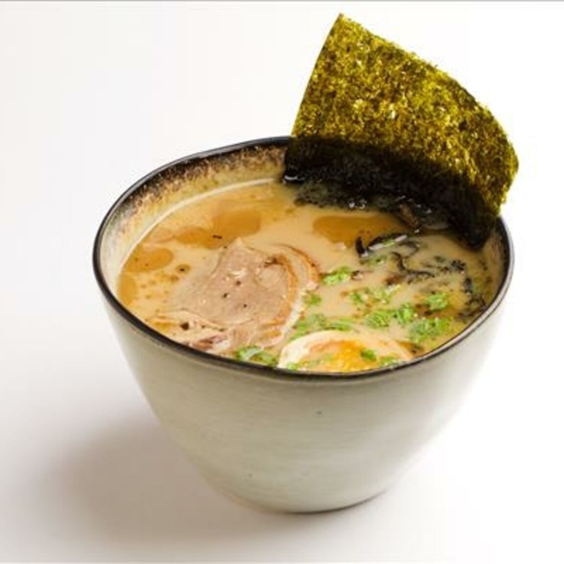 Тонкоцу рамен большой.