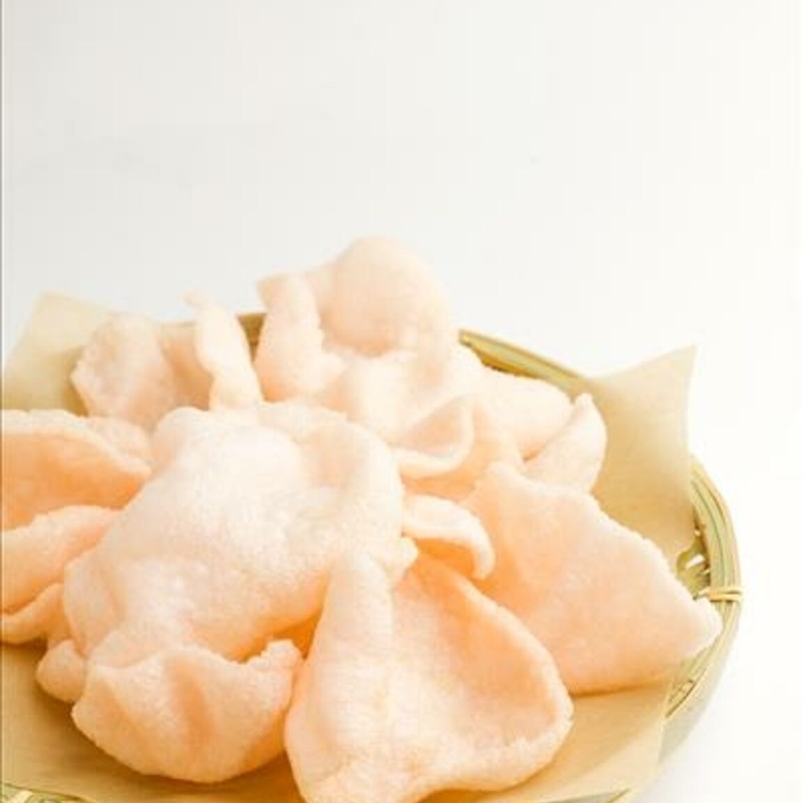 Креветочные чипсы.