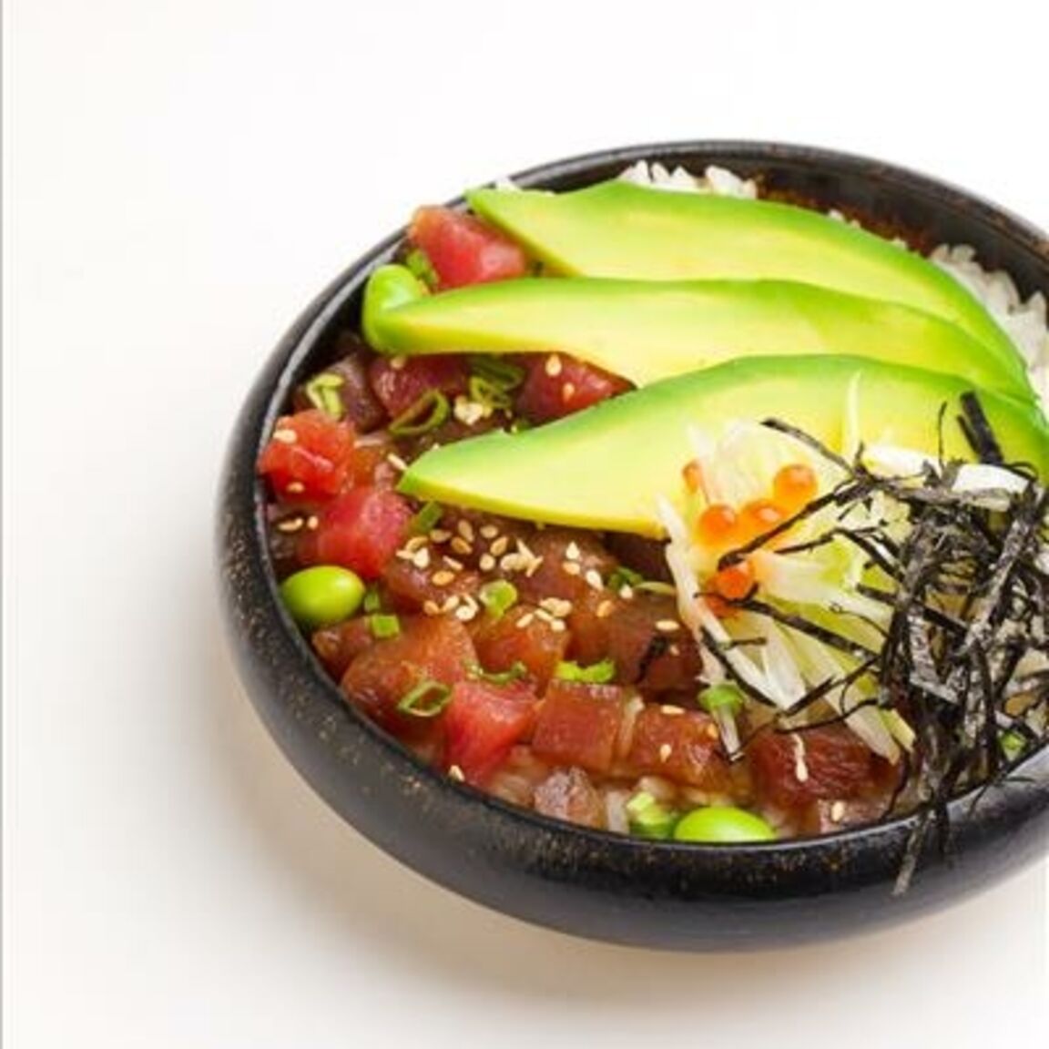 Рис с тунцом и авокадо.