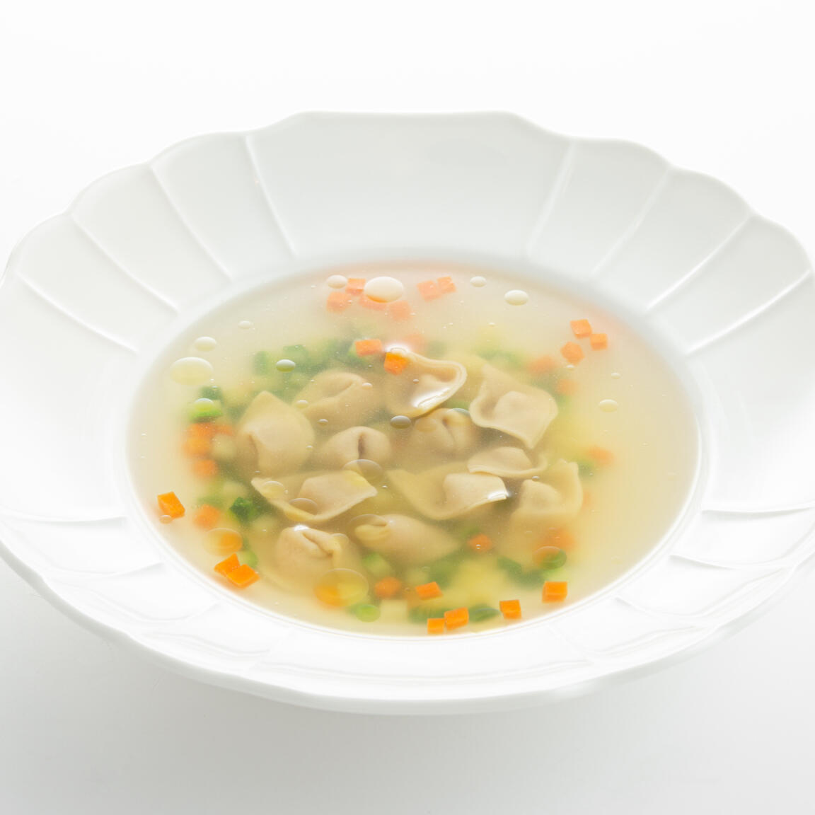 Бульон из фермерской курицы с тортеллини