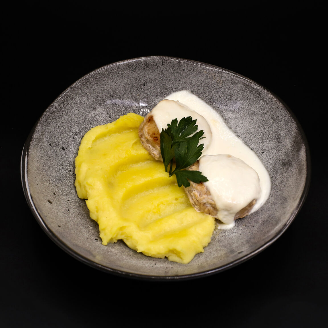 Куриные котлеты с картофельным пюре