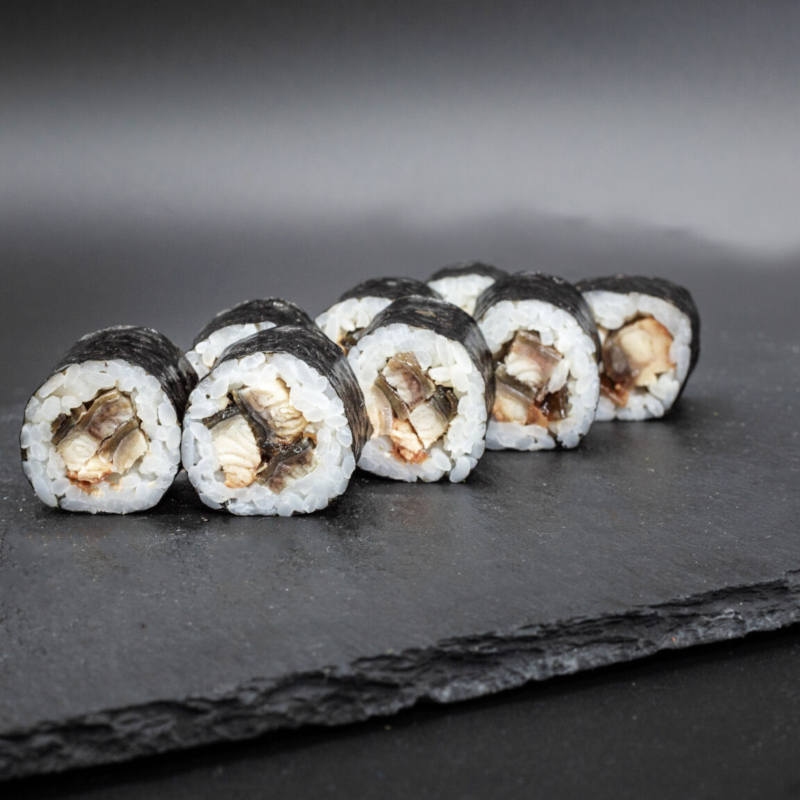 Ролл с копченым угрем