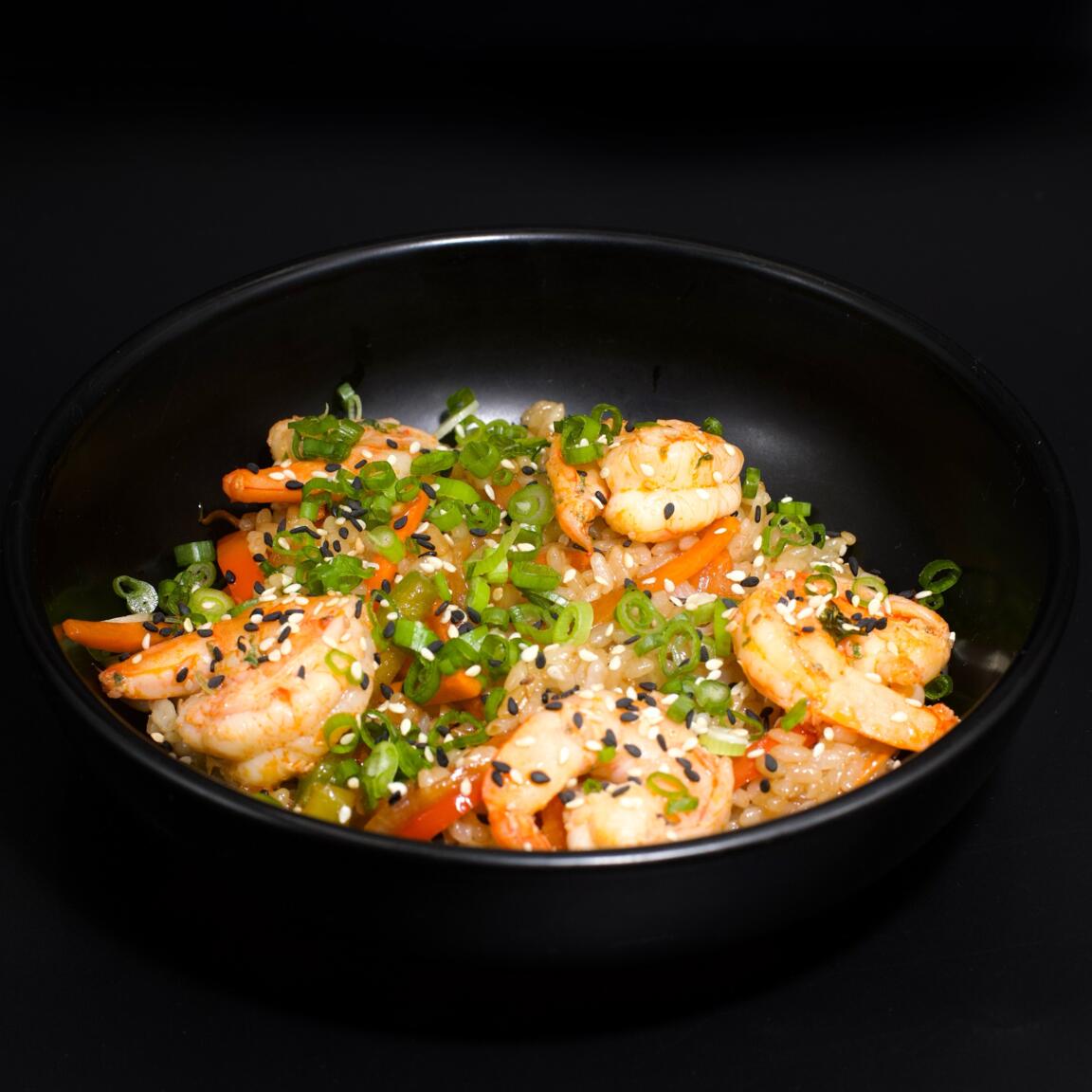 Жареный рис с креветками в соусе терияки