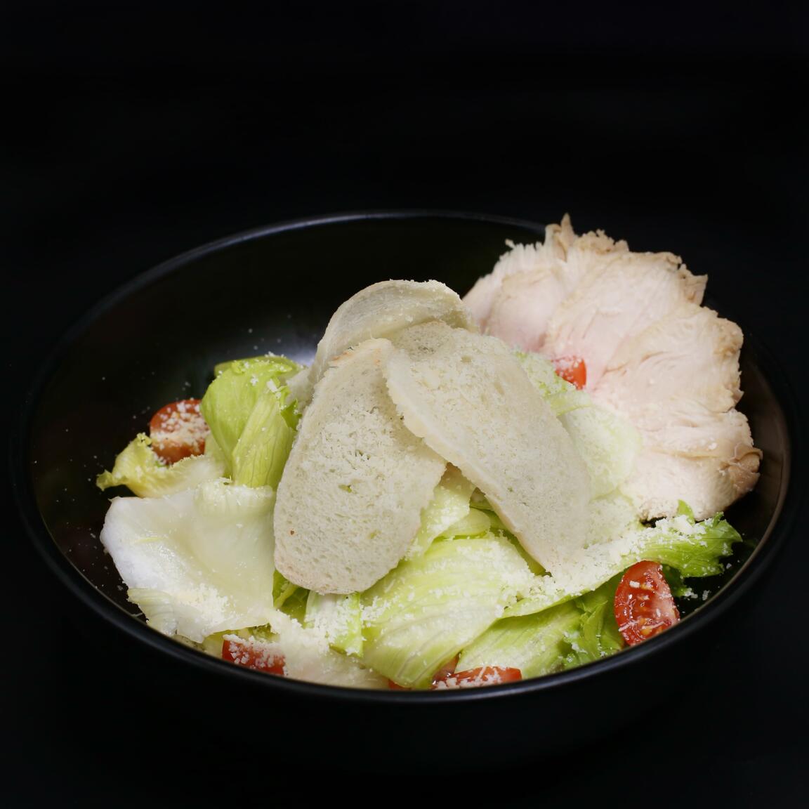 Салат "Цезарь" с куриной грудкой