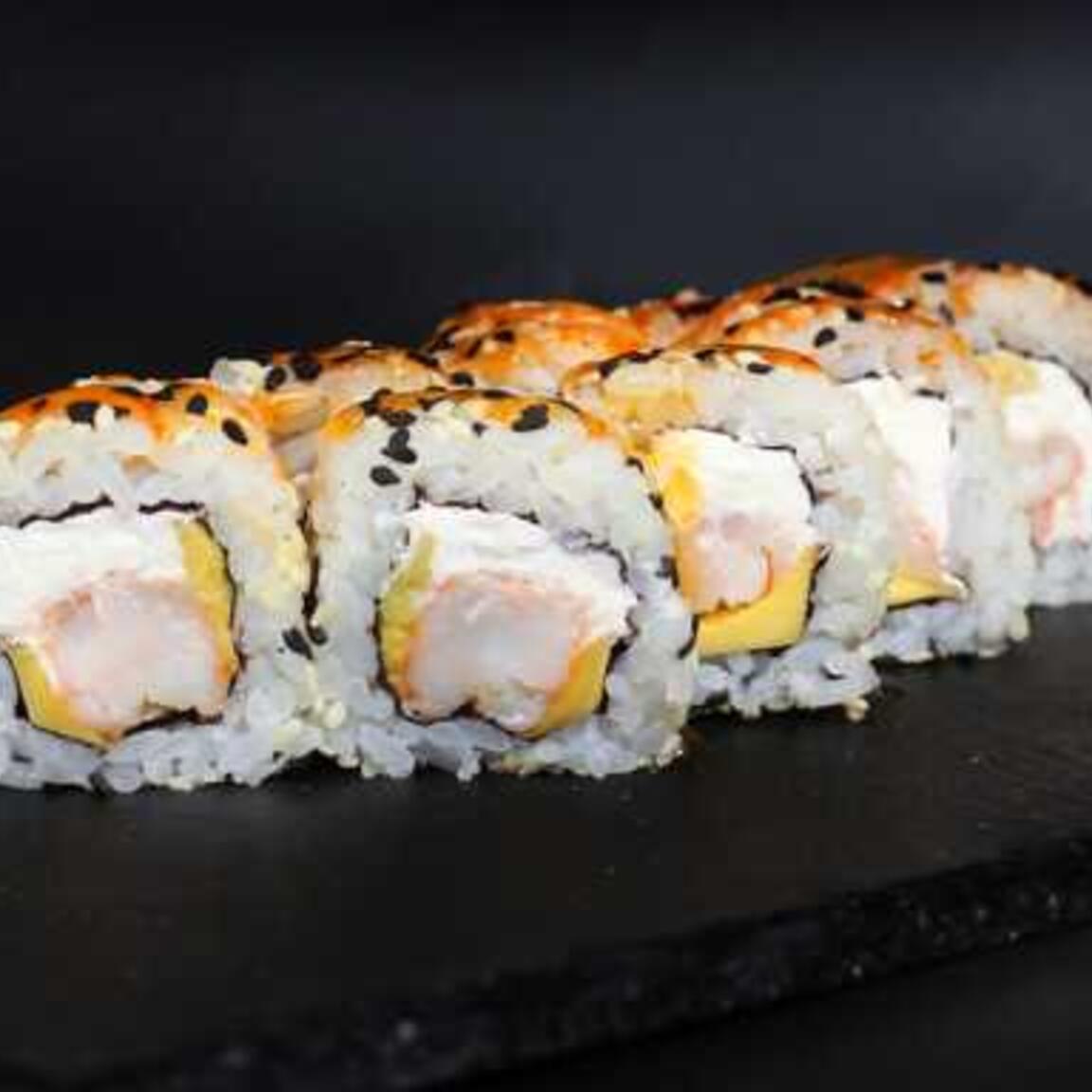 Ролл из авокадо и тигровой креветки