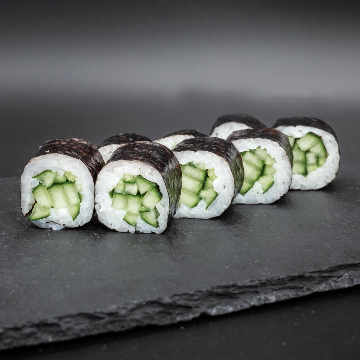 Ролл с огурцом