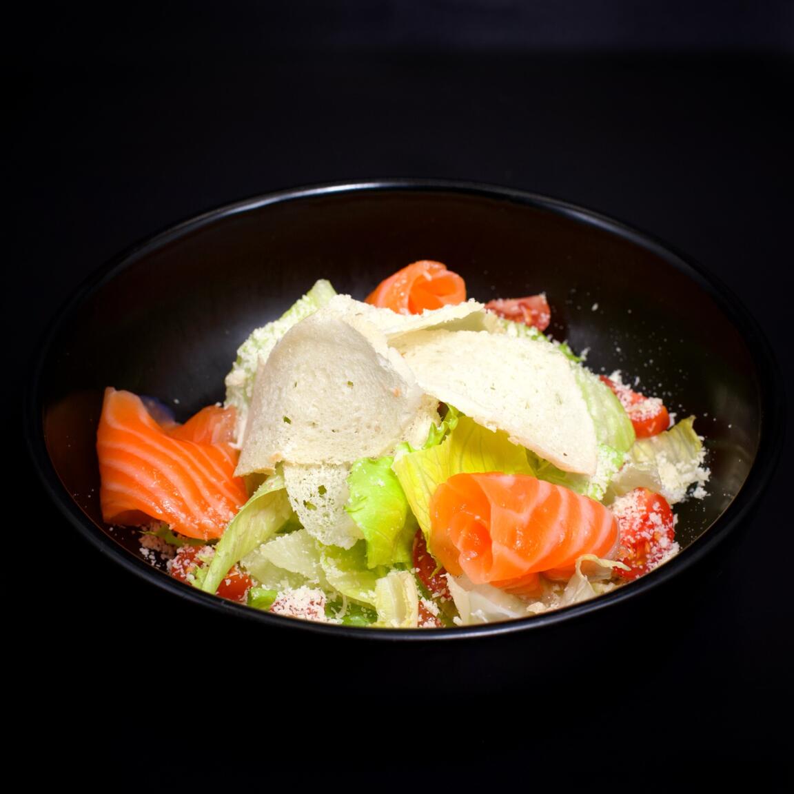 Салат "Цезарь" с лососем