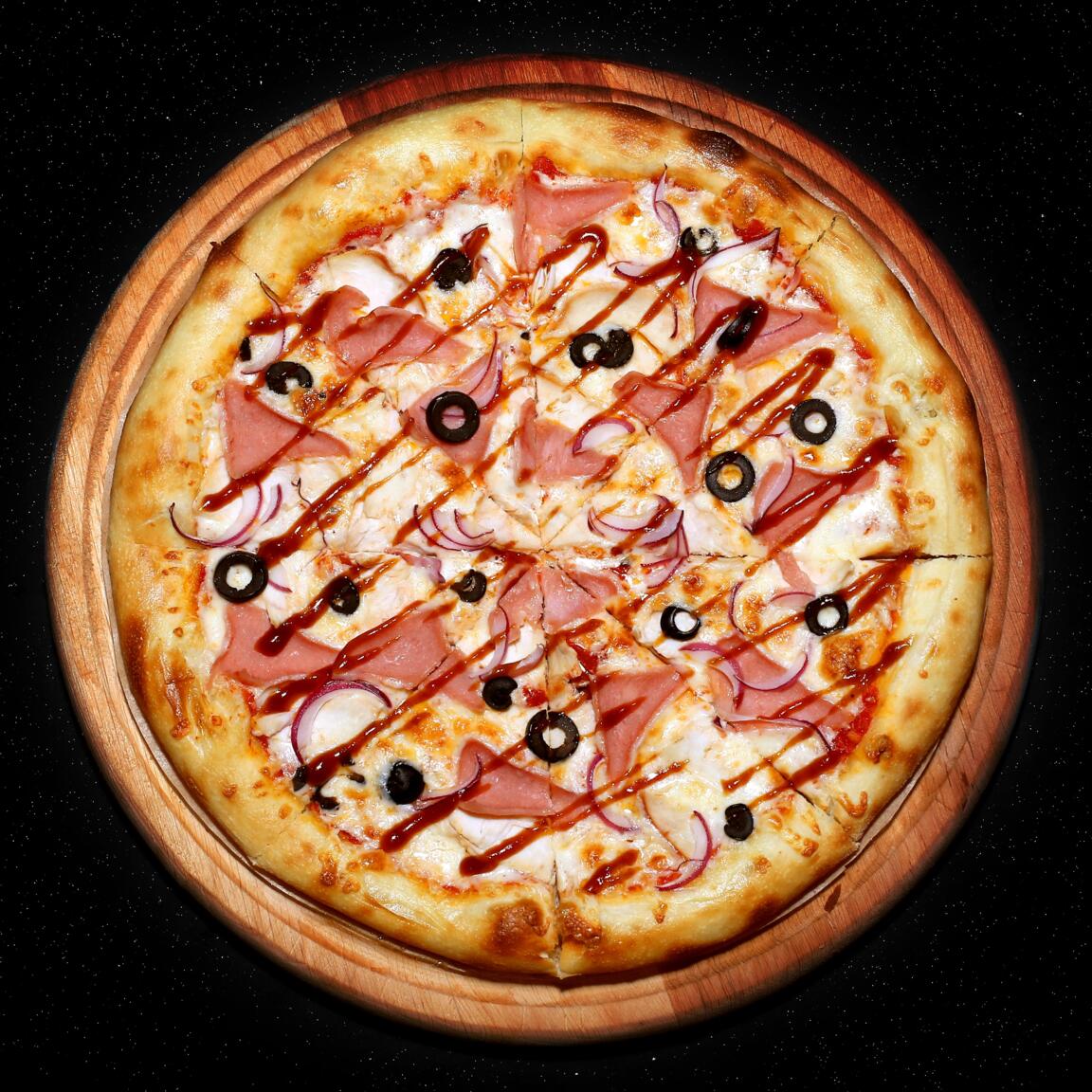 Пицца с ветчиной и курицей 32см