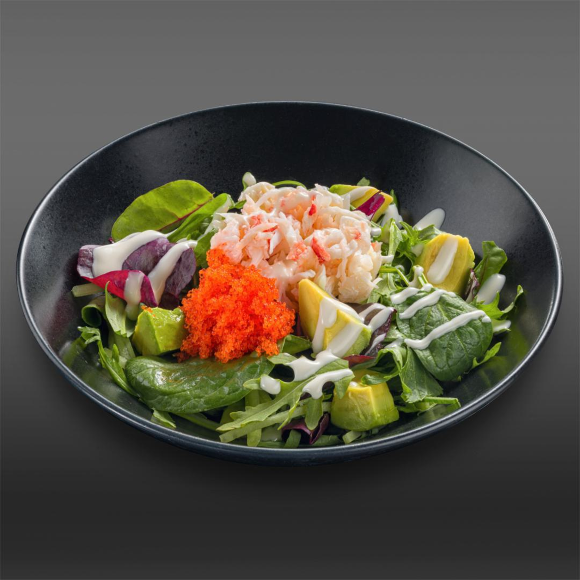 Салат с крабом, авокадо и соусом шисо