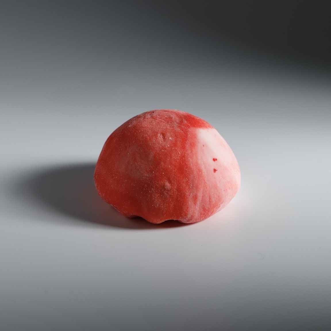 Моти клубничный пломбир