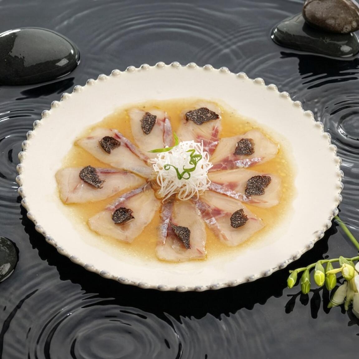 Карпаччо из сибаса с трюфелем