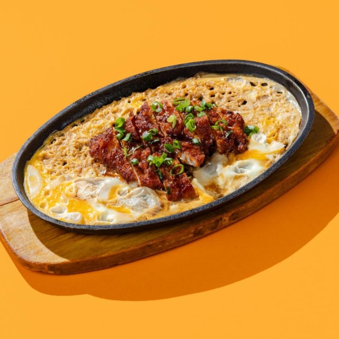 Тонкацу с яйцом и луком