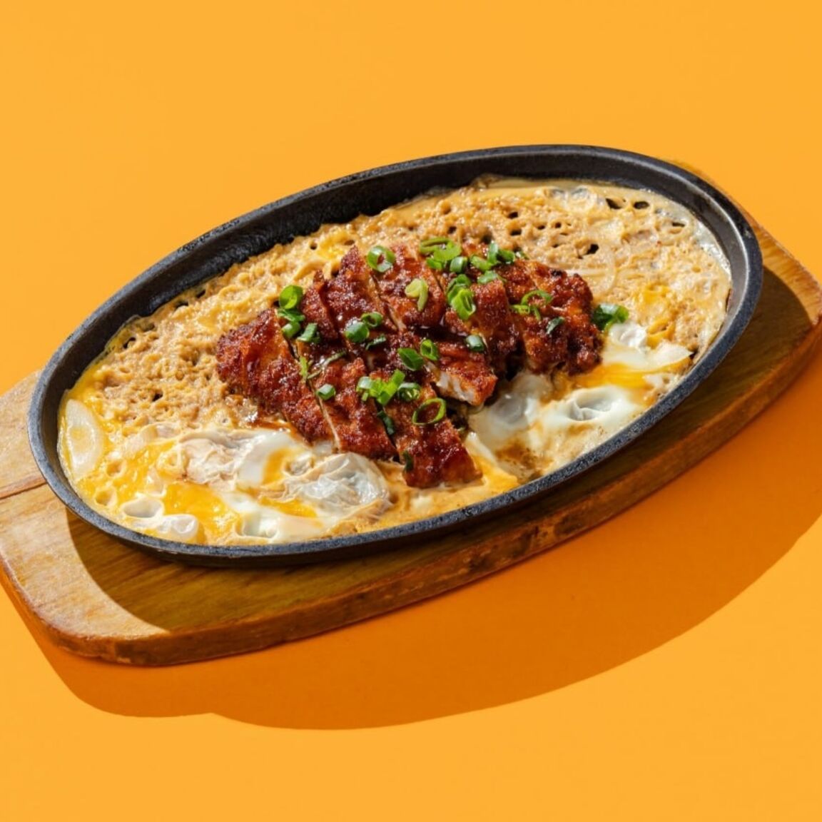 Тонкацу с яйцом и луком