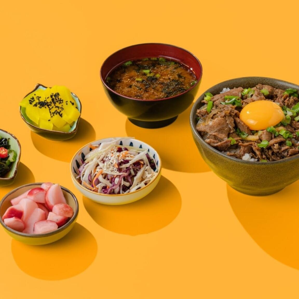 Сет Гюдон с яйцом и луком