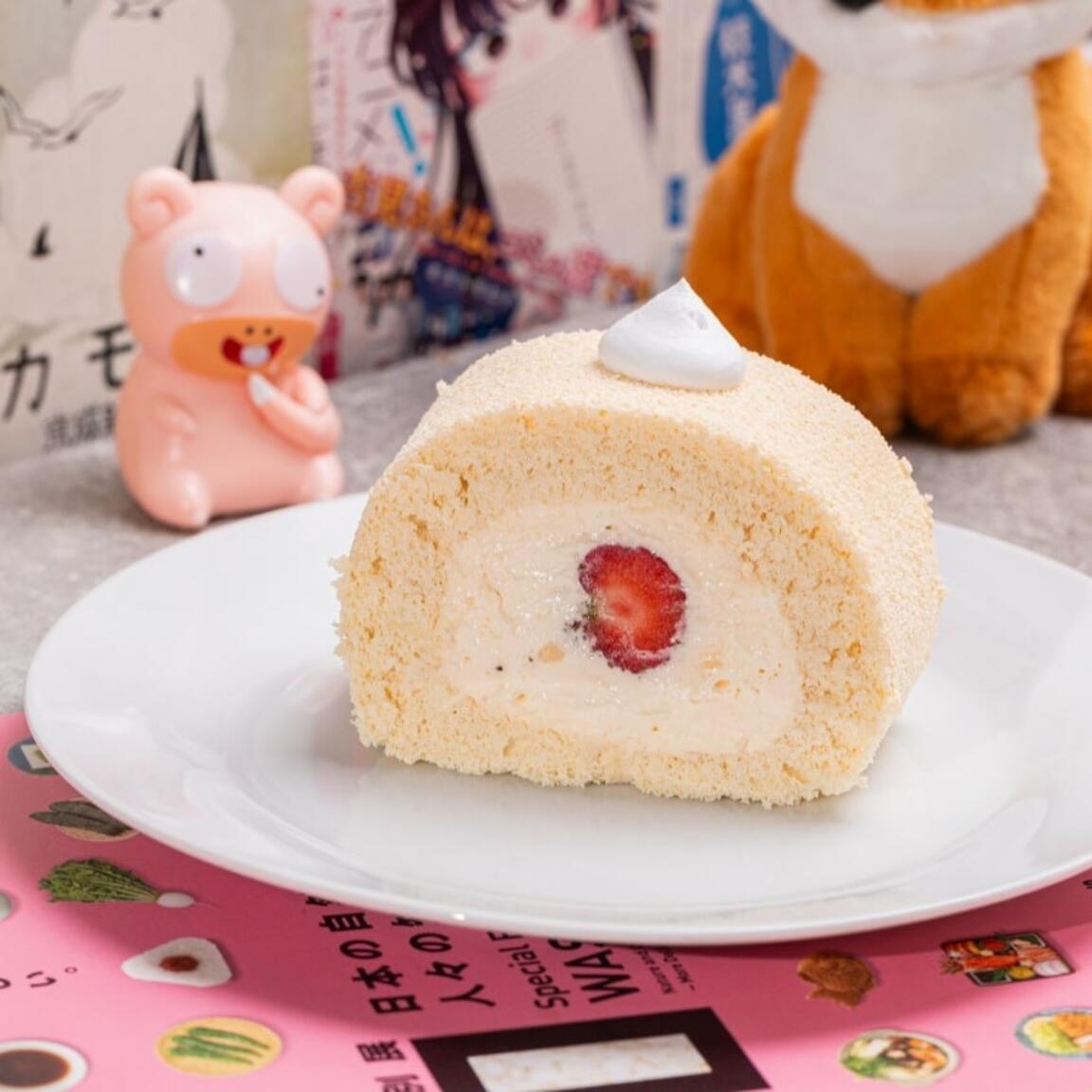 Ролкейк клубничный