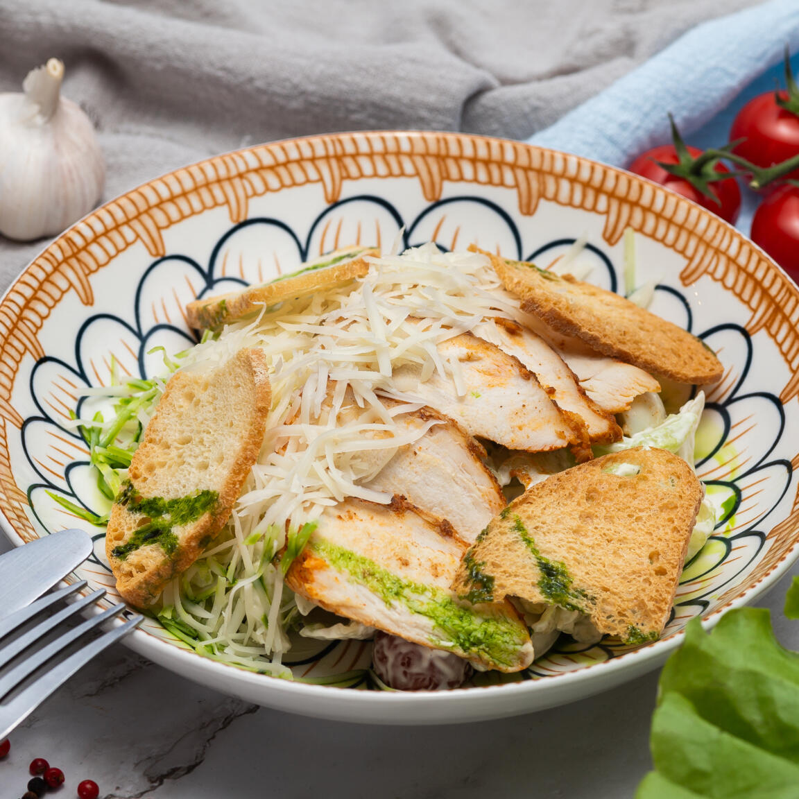 Цезарь с курочкой салат