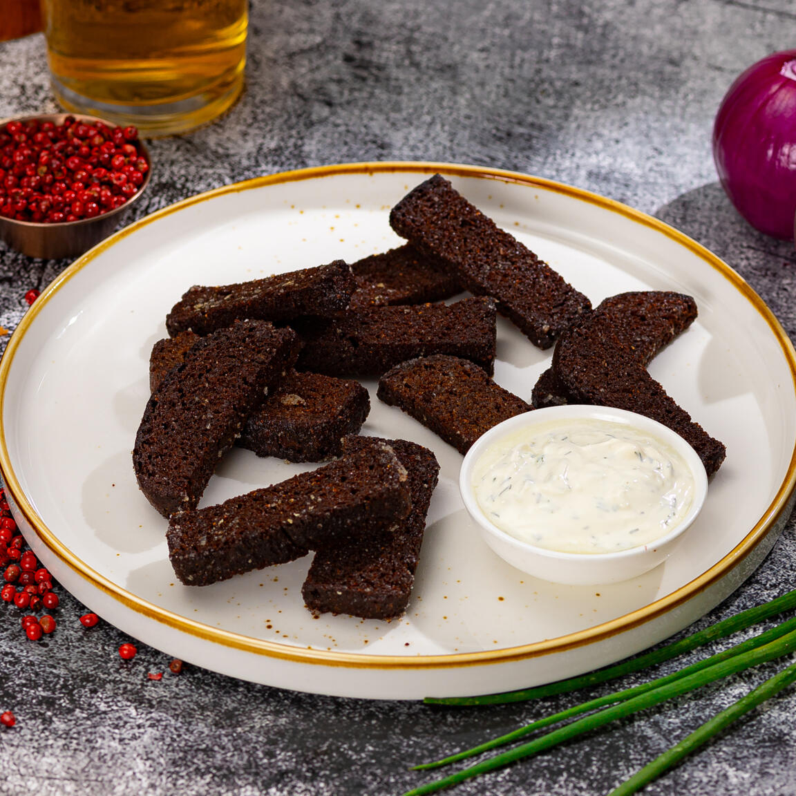 Гренки чесночно-бородинские