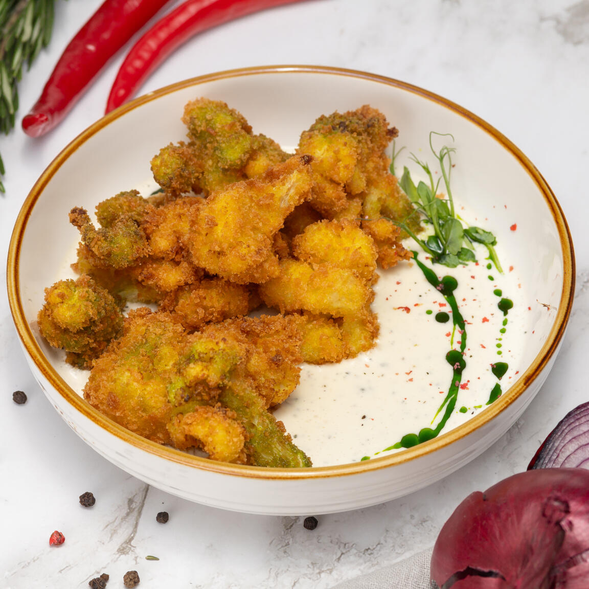 Цветная капуста в кляре в соусе пармезан