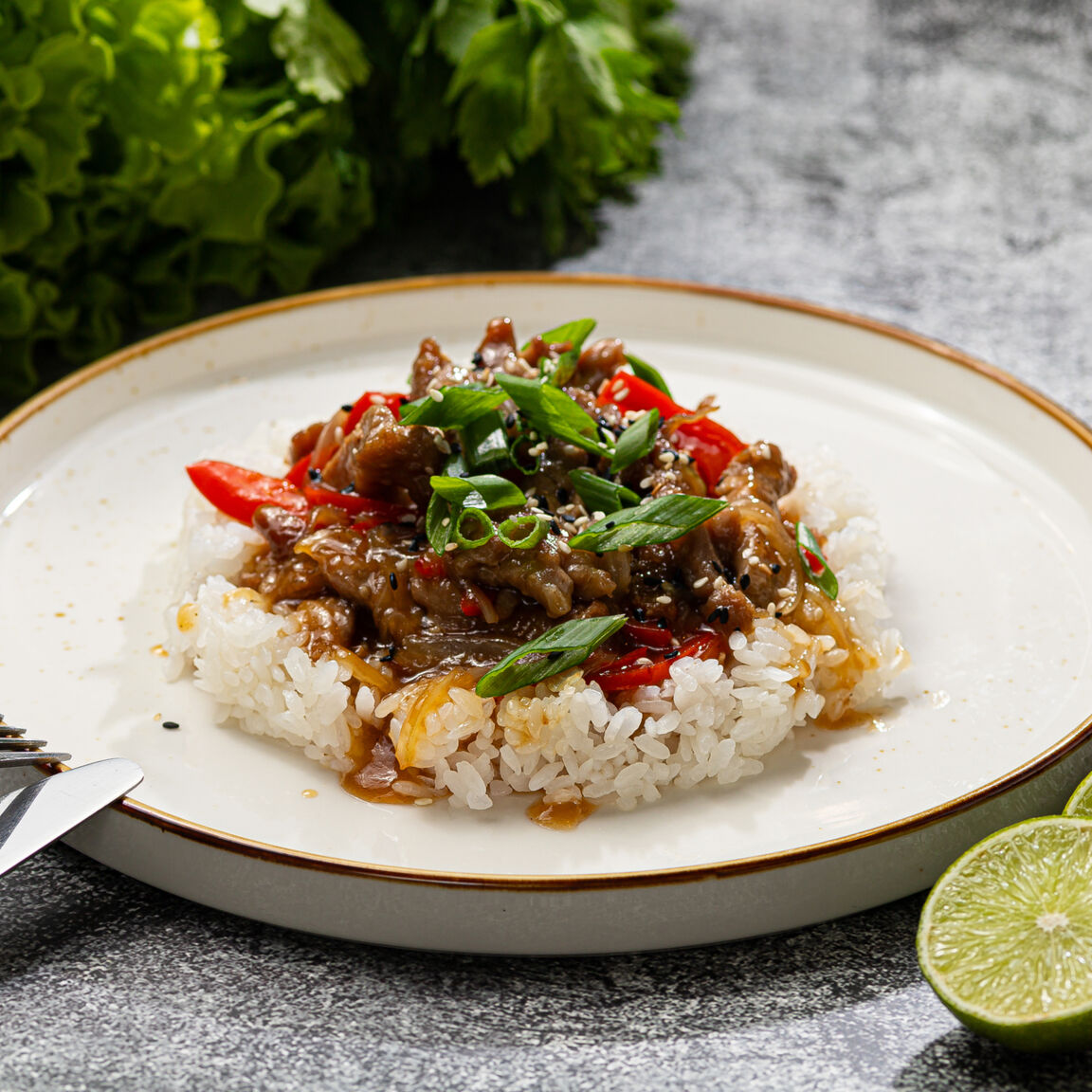 Свинина с овощами в соево-медовом соусе