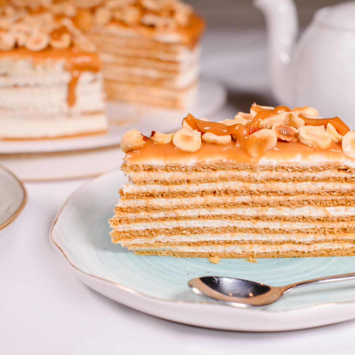 Медовый с солёной карамелью Вес: 750гр (14см)