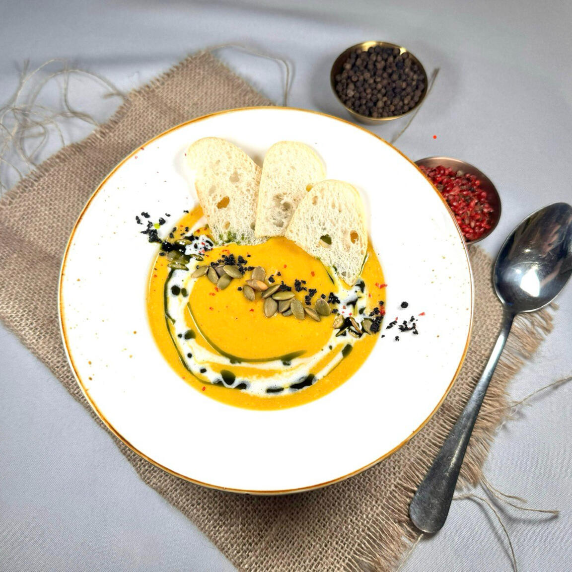 Тыквенный крем-суп с гренками