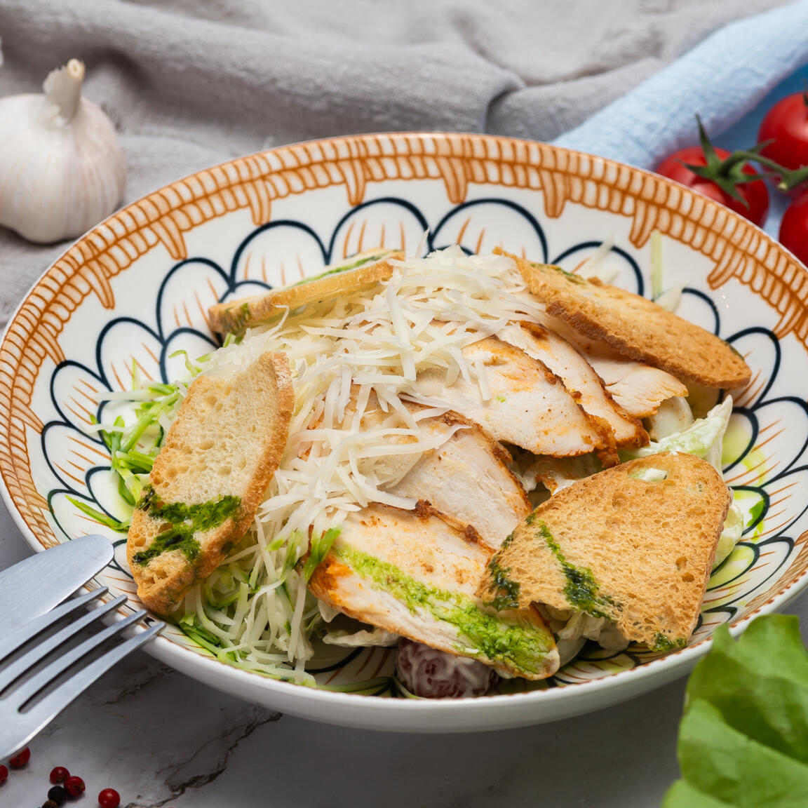 Цезарь с курочкой салат