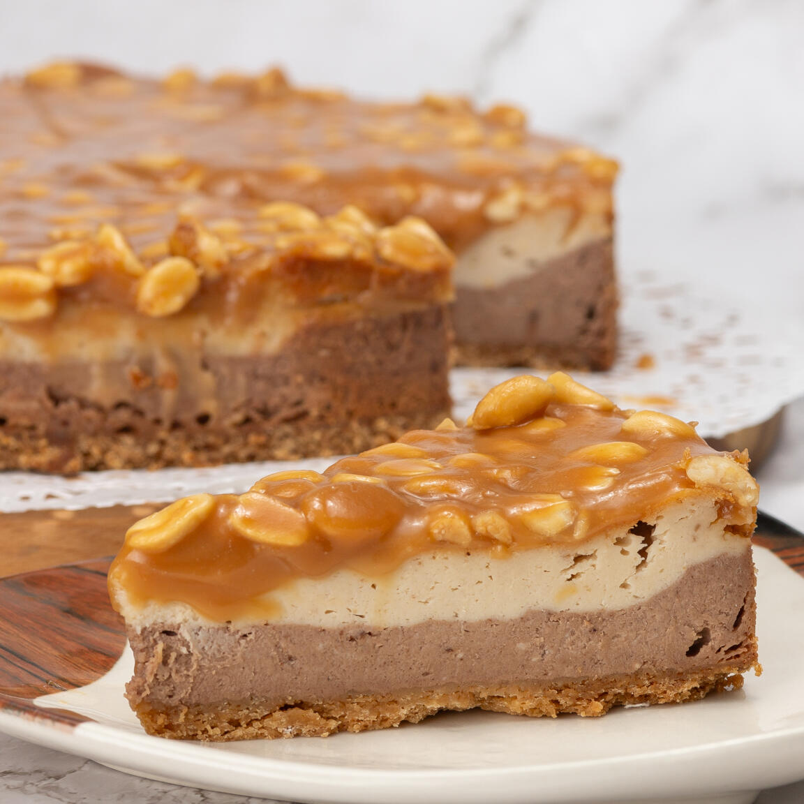 Чизкейк сникерс круг 2250 гр (26 см)