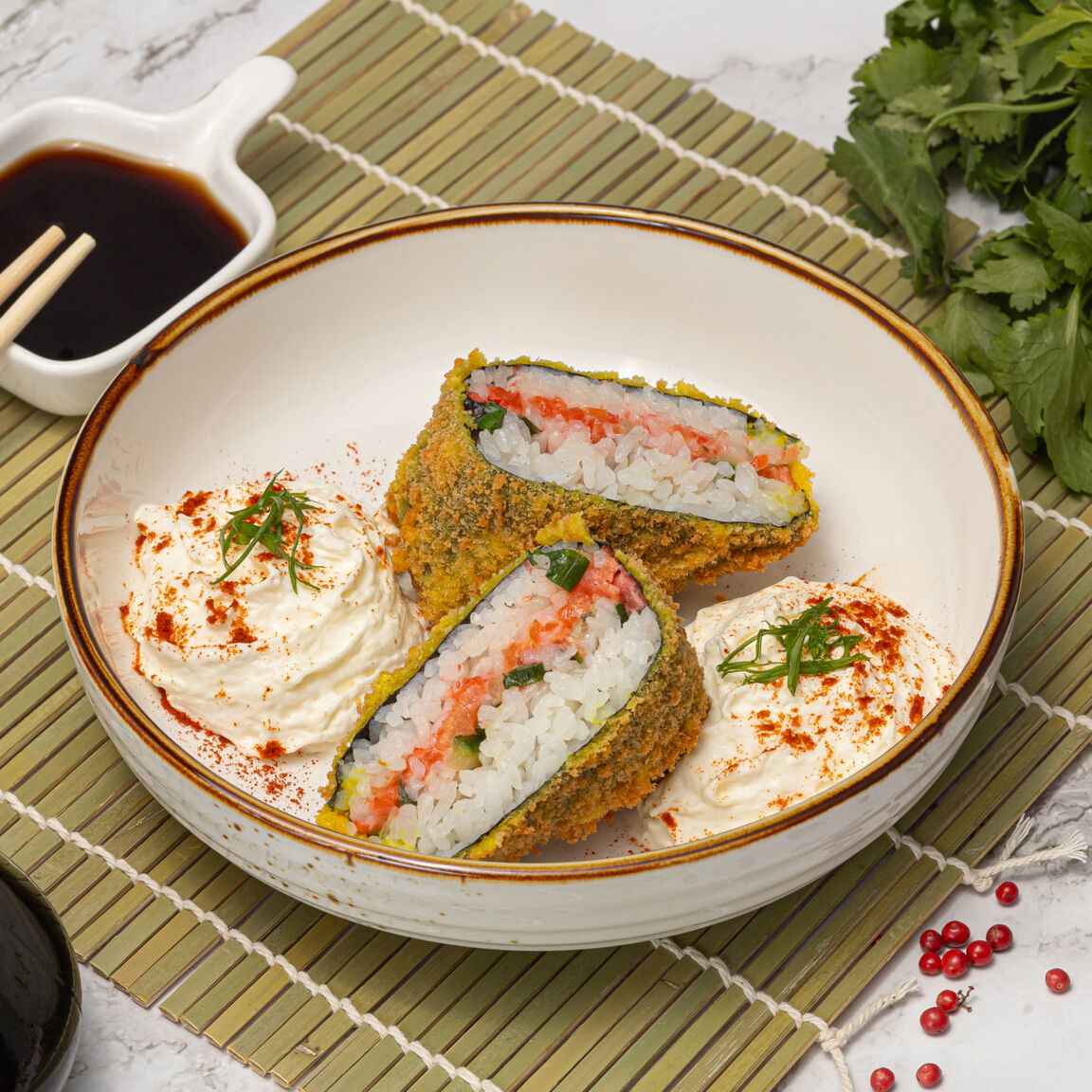 Онигири Обжаренный с лососем