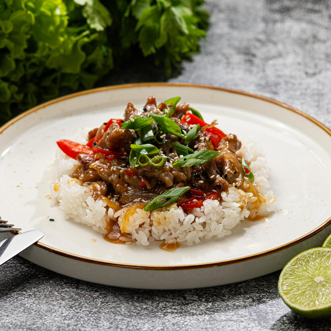 Свинина с овощами в соево-медовом соусе