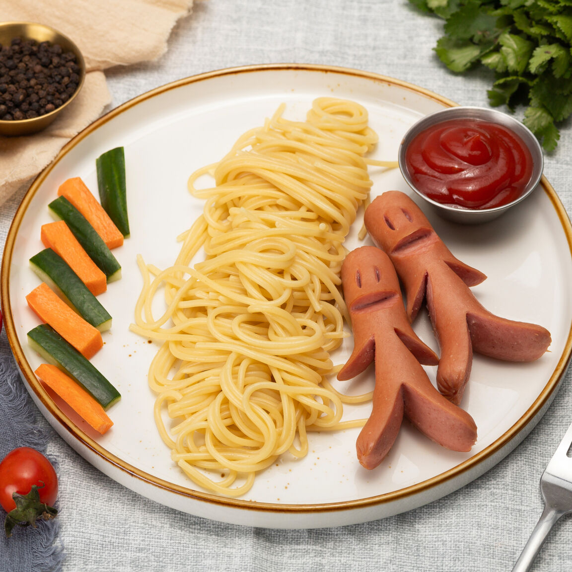 Сосиски детские с овощными палочками