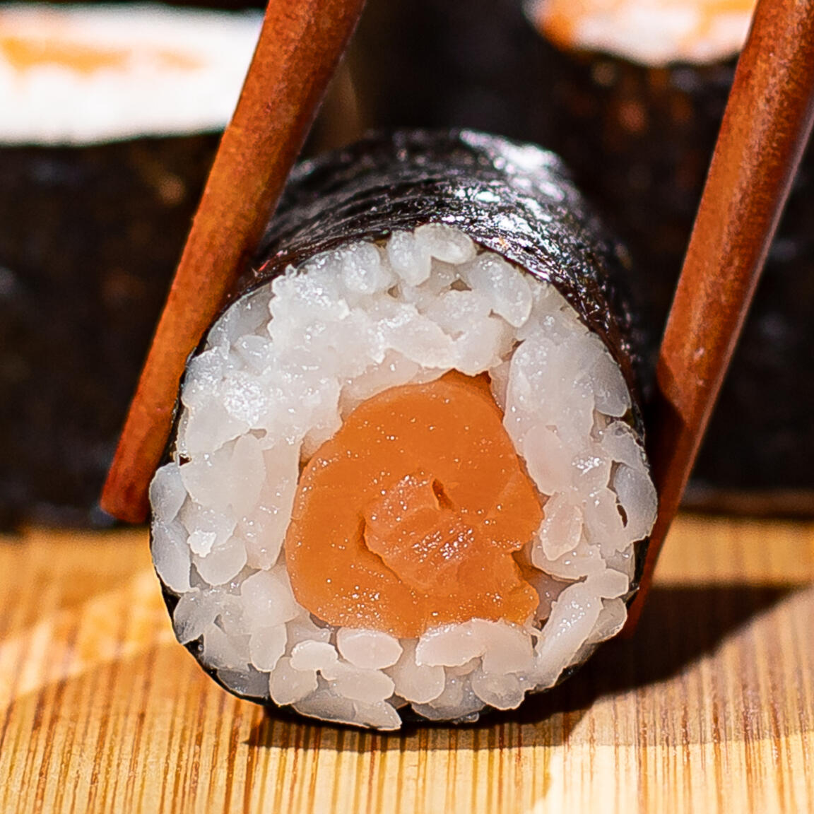 Ролл с лососем 6шт