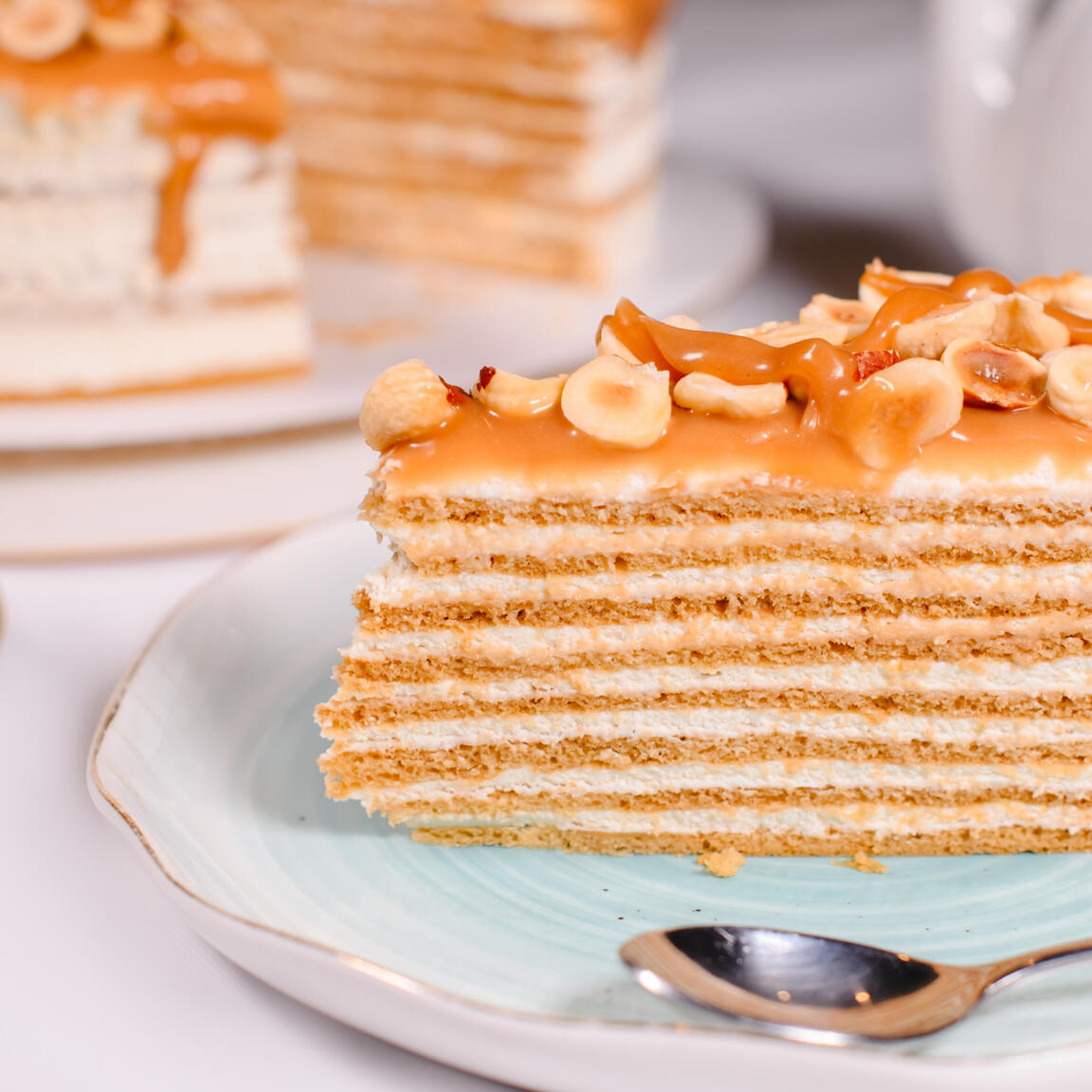 Медовый с соленой карамелью круг 2300 гр (26 см)