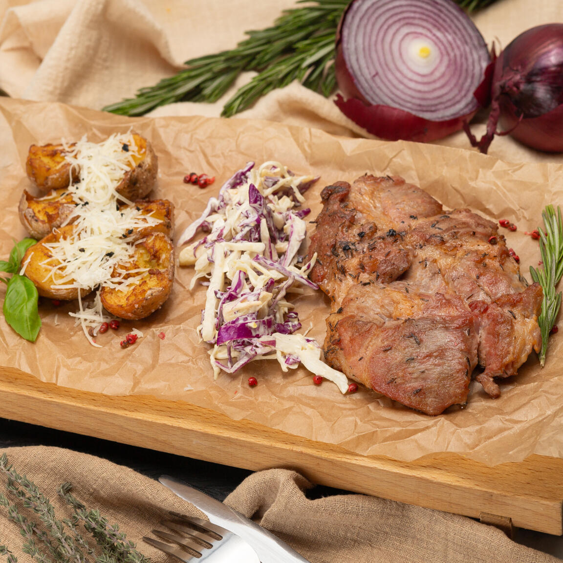 Свиная шея с молодым картофелем