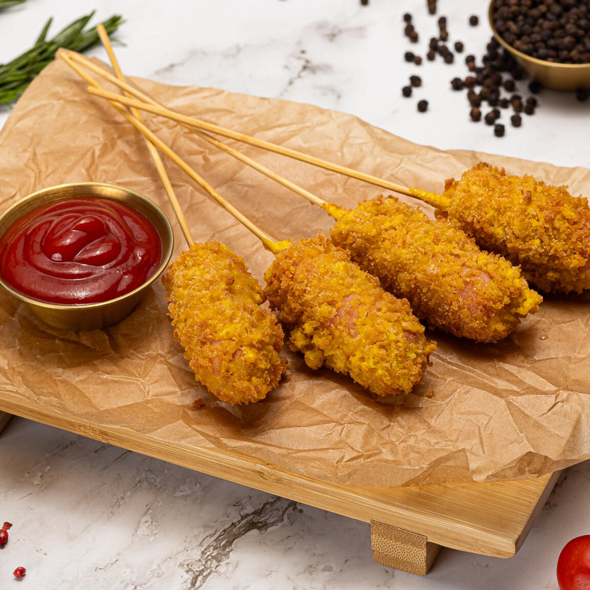 Сосиски на палочке в панировке