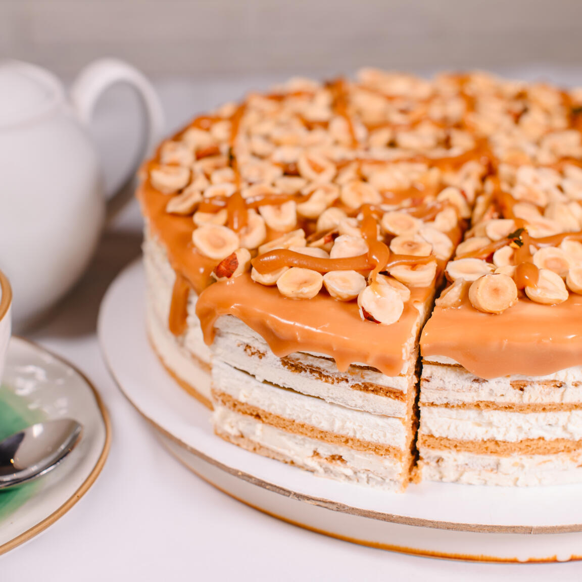Медовый с солёной карамелью. Вес: 2300гр. (26см)