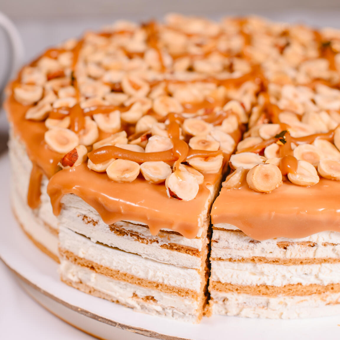 Медовый с соленой карамелью круг 750 гр (14 см)