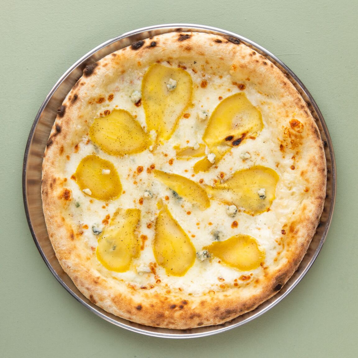 Томленая груша с горгонзолой