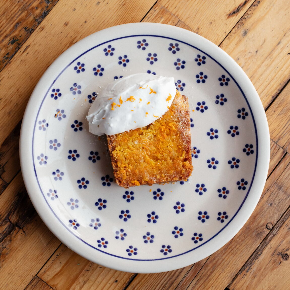 Морковный кекс с миндально-кокосовым заварным кремом