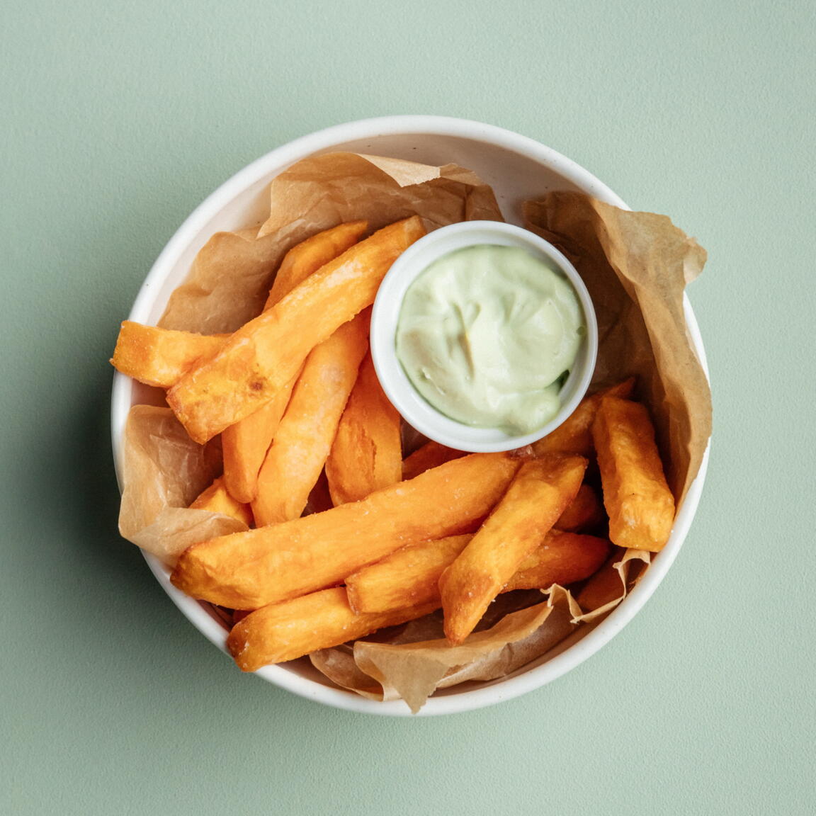 Батат фри со сметаной из тофу