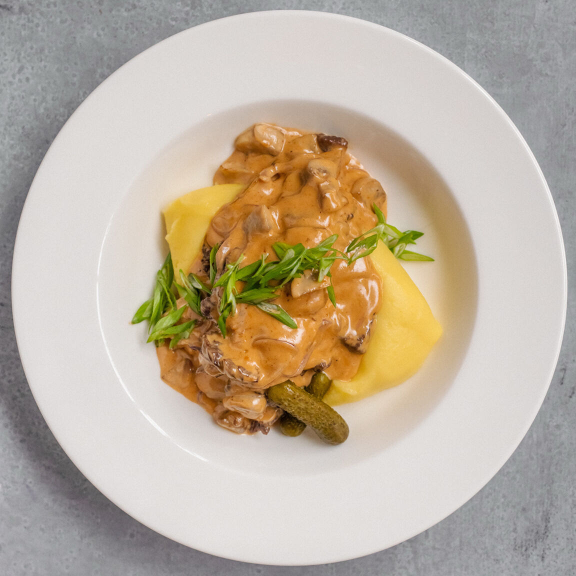 Бефстроганов с картофельным пюре