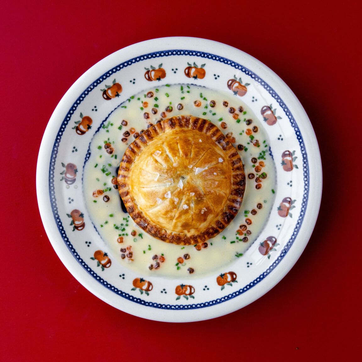 Слоеный пирог с лососем и шпинатом