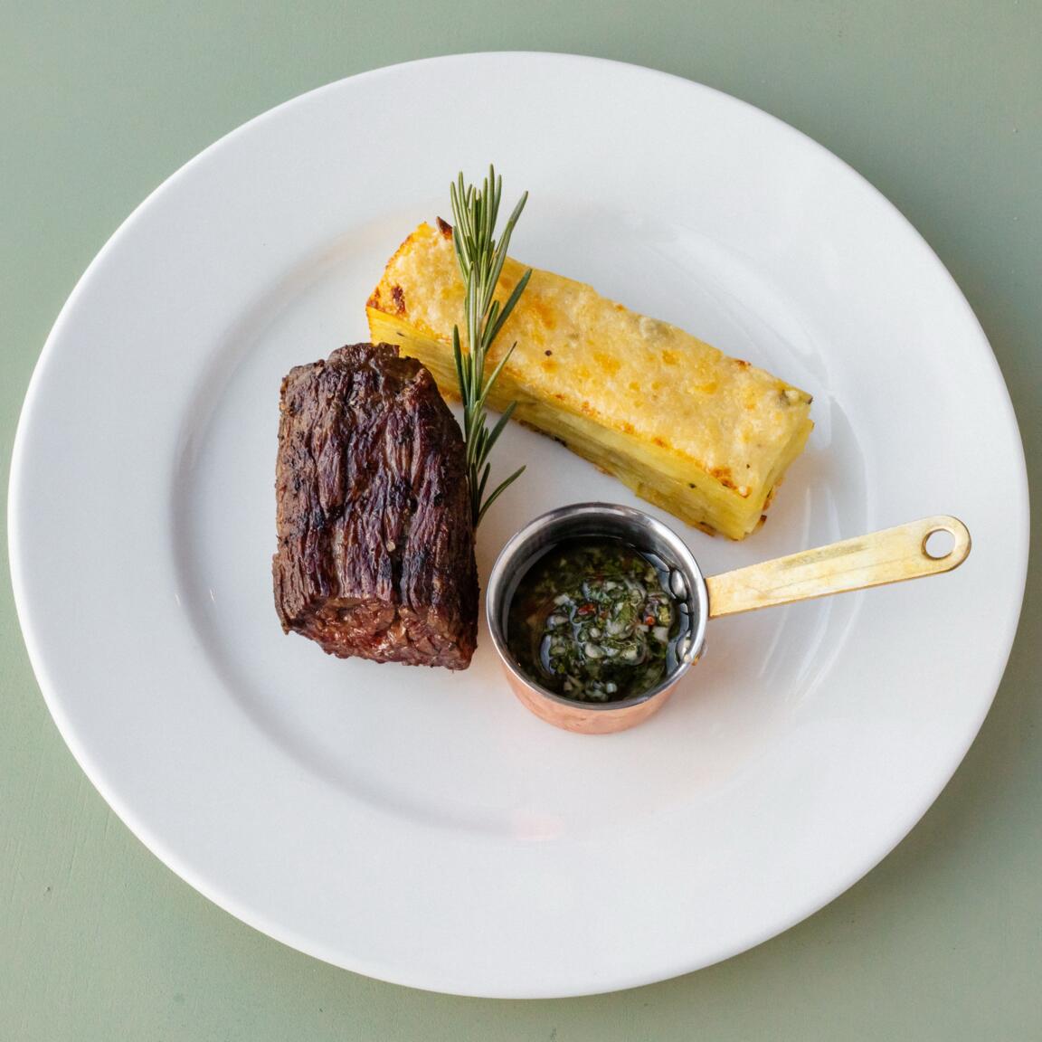 Скерт стейк с картофельным гратеном