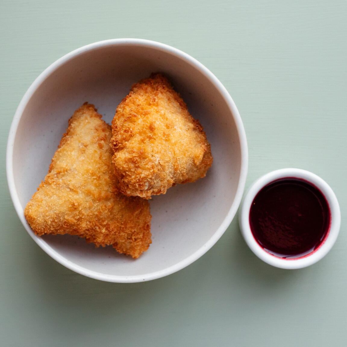 Хрустящие блины с сыром сулугуни и зеленью