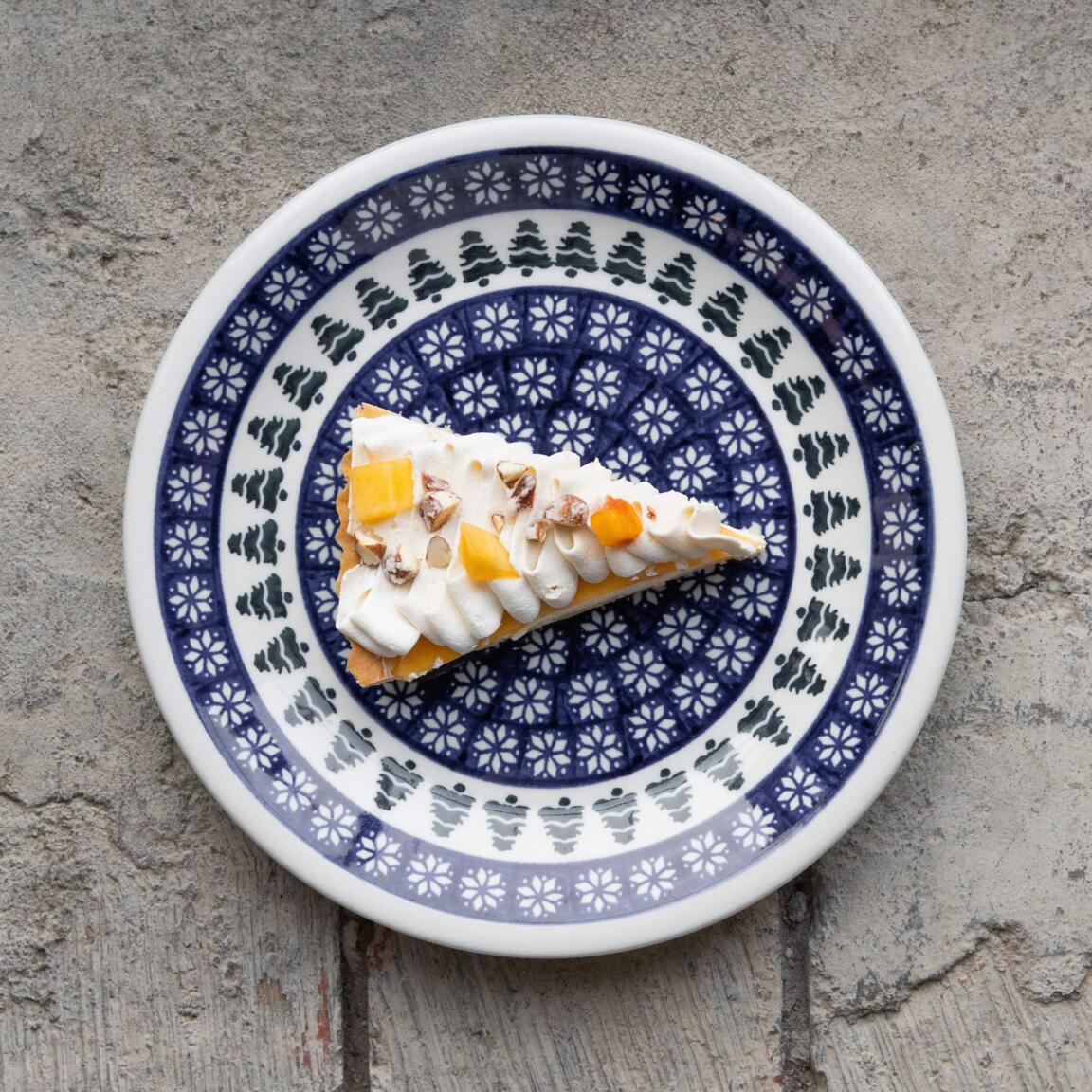 Тарт с хурмой, кремом франжипан, миндальным муссом