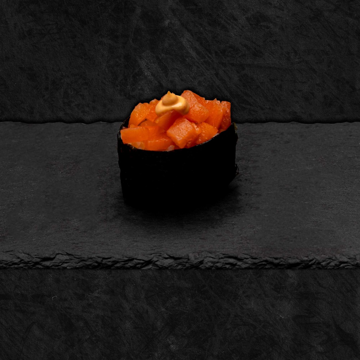 Гункан Спайс с Лососем