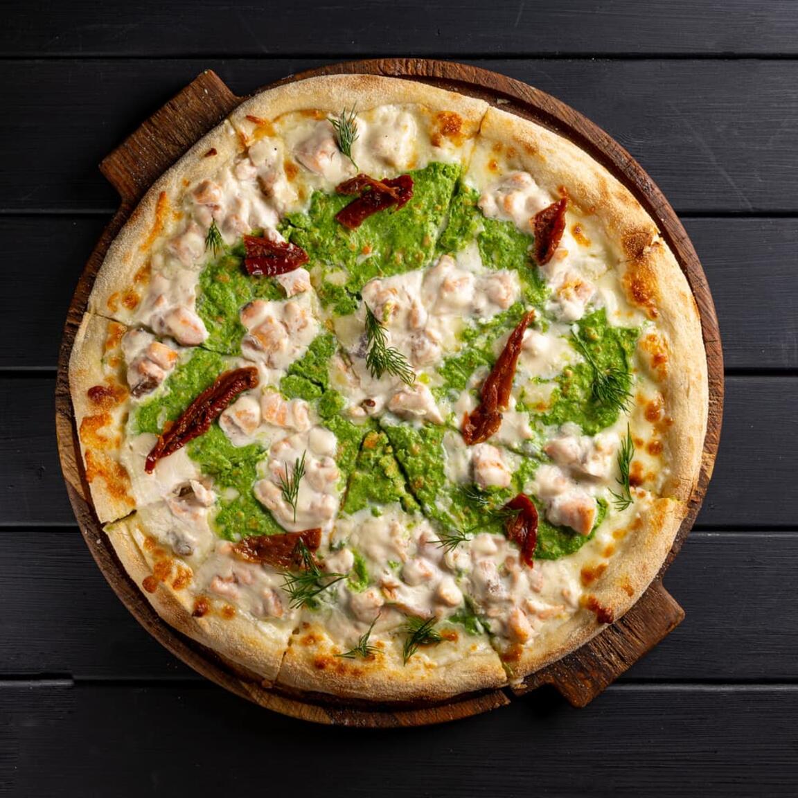 Пицца-Хит с сёмгой, шпинатом и брокколи