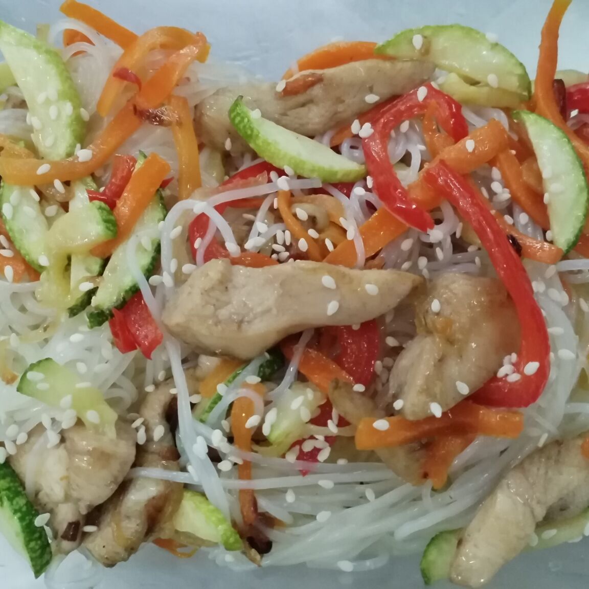Фунчоза с курицей и овощами 300г