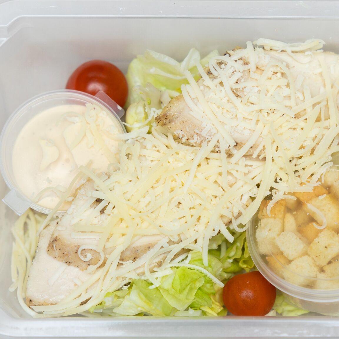 Салат Цезарь с курицей 200г
