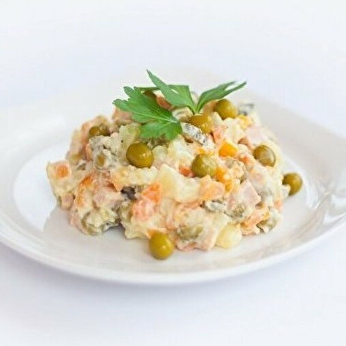 САЛАТ СТОЛИЧНЫЙ С КУРИЦЕЙ 100ГР