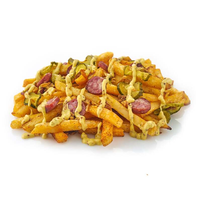 Картофель из печи с колбасками и огурчиками